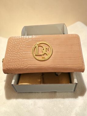 Nwot Dasein Croc-Texture Zip Wallet in Blush Pink